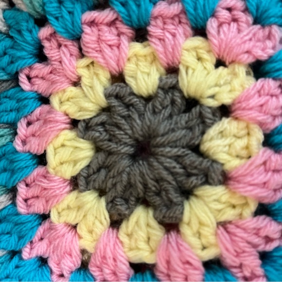 Pink and purple crocheted Granny Square afghan - Picture 5 of 5